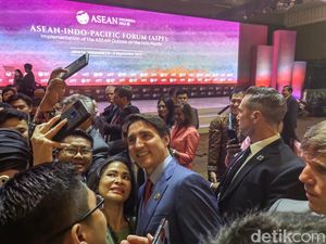 Turun dari Podium, PM Kanada Justin Trudeau Jadi Rebutan Selfie!