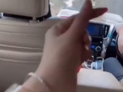 Gaya Seleb TikTok Luluk Nuril: Naik Alphard Dikawal, Pose dengan Honda Freed