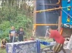 Viral Jembatan di Malang Dibongkar Demi Truk Sound Horeg Bisa Lewat