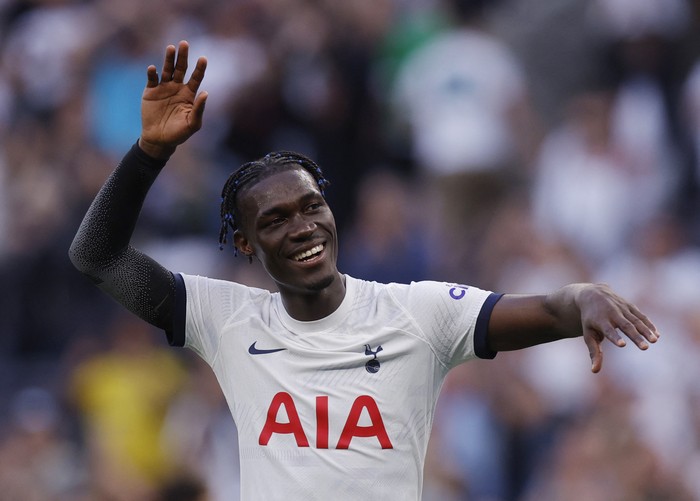Soccer Football - Premier League - Tottenham Hotspur v Manchester United - Tottenham Hotspur Stadium, London, Britain - August 19, 2023 Tottenham Hotspurs Yves Bissouma celebrates after the match Action Images via Reuters/Andrew Couldridge EDITORIAL USE ONLY. No use with unauthorized audio, video, data, fixture lists, club/league logos or live services. Online in-match use limited to 75 images, no video emulation. No use in betting, games or single club /league/player publications.  Please contact your account representative for further details.