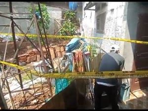 DLH Bogor Bawa Sampel Air Tercemar BBM di Gunung Sindur ke Puslabfor Polri DLH Bogor Bawa Sampel Air Tercemar BBM di Gunung Sindur ke Puslabfor Polri