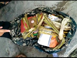 Heboh 16 Al-Quran Ditemukan Terbuang di Saluran Irigasi Sawah Lumajang