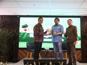 Isi Webinar PNM, Andi F Noya: Ibu-ibu Berperan Penting Jaga Lingkungan