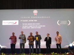 Bank Jatim Raih 2 Penghargaan di Ajang TOP GRC Awards 2023