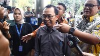 Belum Ditahan KPK, Eks Dirut TransJ Tebar Senyum Lebar