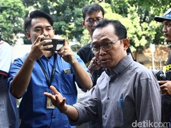 KPK Cecar Eks Dirut TransJ Kuncoro Wibowo soal Distribusi Beras Bansos