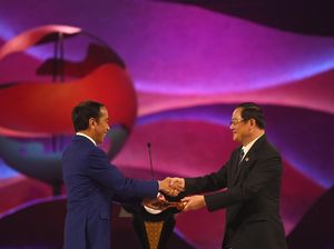 Jokowi Serahkan Tongkat Keketuaan ASEAN ke PM Laos