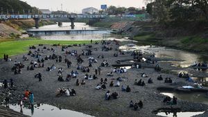 Musim Kemarau Bikin Sungai Madiun jadi Wisata Alternatif