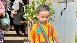 7 Foto Gala Sky Putra Mendiang Vanessa Angel yang Kini Sudah Masuk Sekolah