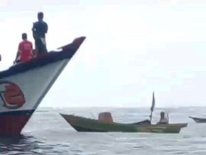 Tim SAR Diterjunkan Cari 8 Nelayan Prigi yang Hilang di Pantai Gayasan Blitar Tim SAR Diterjunkan Cari 8 Nelayan Prigi yang Hilang di Pantai Gayasan Blitar