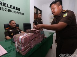 Mantan Anggota DPRD Jatim Kembalikan Hasil Korupsi Rp 1,3 M ke Kejari Gresik