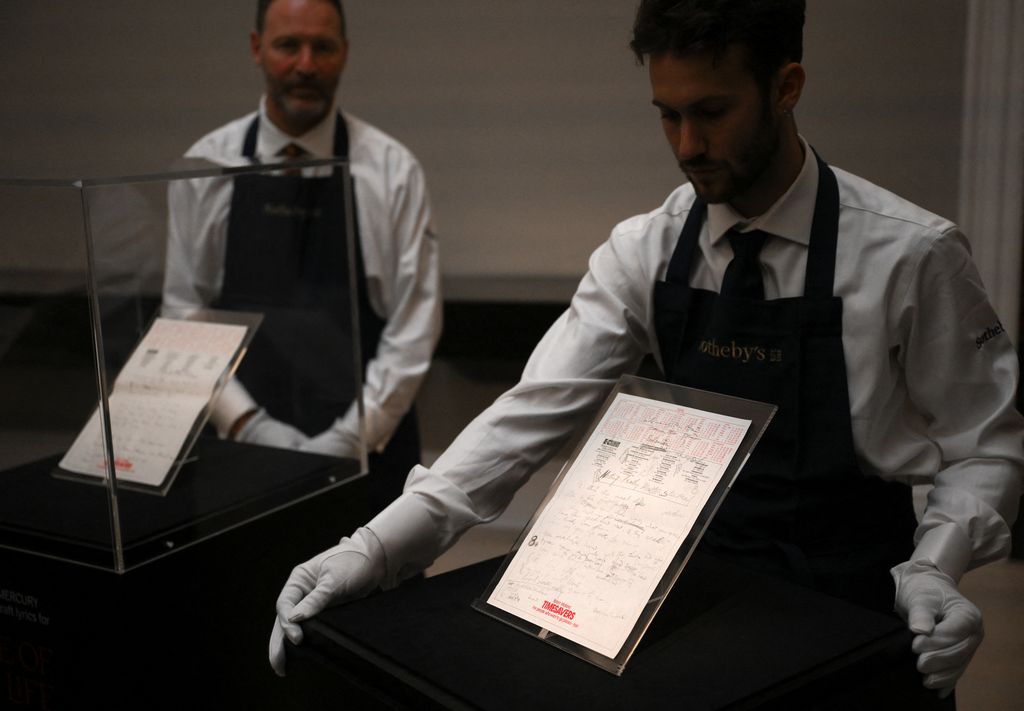 Koleksi Freddie Mercury Dilelang di Sotheby's Freddie Mercury's hand-written lyrics for Queen's