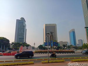 Suasana Bundaran HI Jelang Perayaan Malam Tahun Baru 2024 Suasana Bundaran HI Jelang Perayaan Malam Tahun Baru 2024