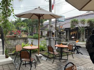 Little Talks Kedai Kopi di Ubud Punya Perpustakaan dan Bioskop Mungil Little Talks Kedai Kopi di Ubud Punya Perpustakaan dan Bioskop Mungil