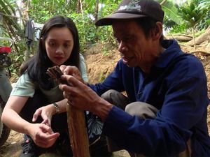 Mari Bantu Eman, Pria Tunanetra yang Jadi Tulang Punggung Keluarga