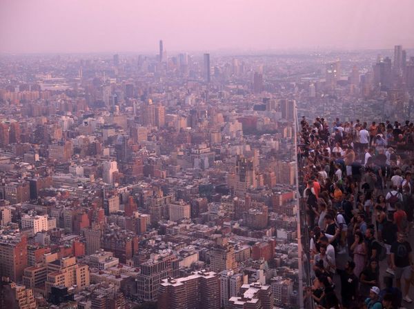 Memandang Panorama Kota New York dari Rooftop Gedung Lantai 100