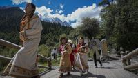 Menjelajahi Cagar Alam Yading di China yang Menyegarkan Mata