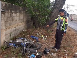 Mobil Pikap Seruduk 2 Motor di Pangkalpinang, Satu Orang Patah 2 Kaki