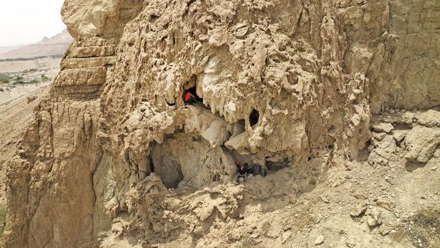 Penemuan pedang Romawi kuno di Israel. (Israel Antiquities Authority/Emil Aladjem)