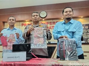 Polda Jatim Bongkar Sindikat Order Makanan Fiktif yang Rugikan Ojol Rp 2,2 M Polda Jatim Bongkar Sindikat Order Makanan Fiktif yang Rugikan Ojol Rp 2,2 M