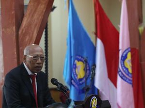 Politikus PDIP I Wayan Sudirta Raih Doktor Hukum di UKI