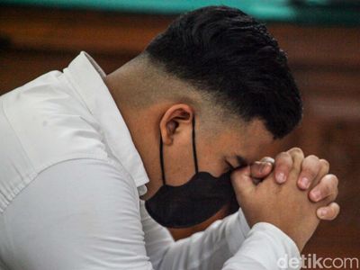 Potret Shane Lukas Berdoa Jelang Sidang Vonis