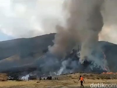 Before-After Bromo Kebakaran, Terbakar karena Flare hingga Tornado Api