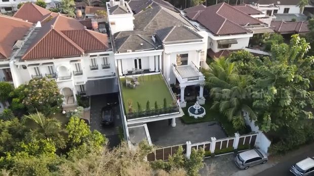 Rumah Iis Dahlia