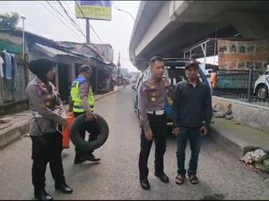 Respons Keluhan Warga, Polres Depok Buka Blokade Angkot di Kolong Flyover Respons Keluhan Warga, Polres Depok Buka Blokade Angkot di Kolong Flyover