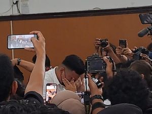 Tangis Shane Lukas Usai Divonis 5 Tahun Penjara Tangis Shane Lukas Usai Divonis 5 Tahun Penjara