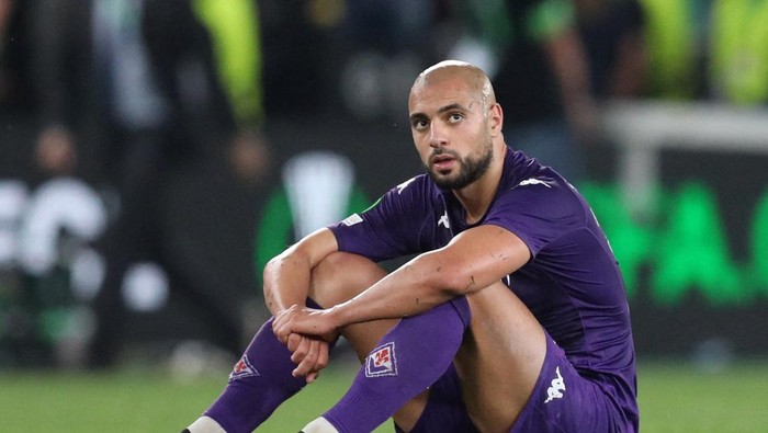 FILE PHOTO: Soccer Football - Europa Conference League - Final - Fiorentina v West Ham United - Eden Arena, Prague, Czech Republic - June 7, 2023 Fiorentinas Sofyan Amrabat after the match REUTERS/Eva Korinkova/File Photo