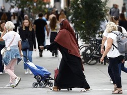 Sekolah Prancis Pulangkan 67 Siswi Muslim yang Memakai Abaya