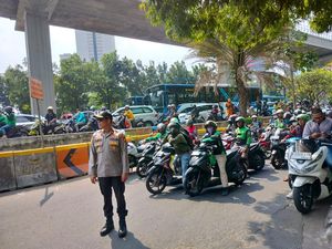 Sabarnya Kapolsek Setiabudi Saat Dimaki Pemotor yang Protes Rekayasa Lalin