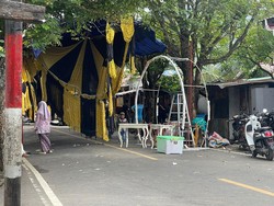 Turun Tangan Polisi Bongkar Tenda Pernikahan Tutup Jalan Utama-Lalin Lumpuh