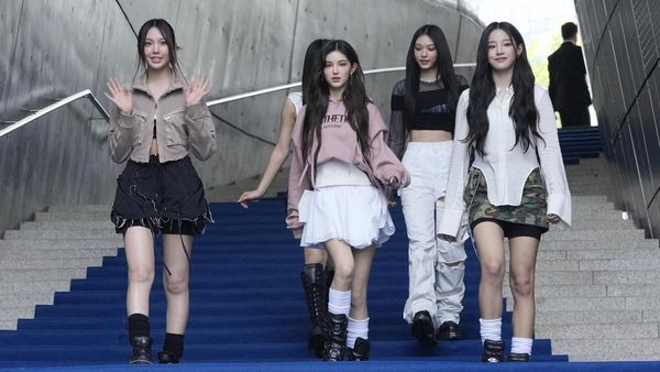 Terpesona Gaya NewJeans di Seoul Fashion Week 2023