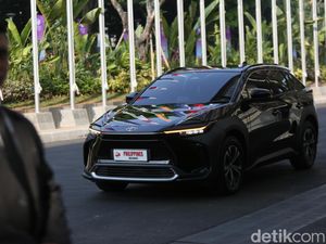 Bukan Cuma Hybrid, Simak Rencana Toyota Rakit Mobil Listrik di Indonesia