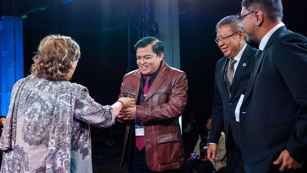 Widodo Ekatjahjana saat menerima Open Government Partnership (OGP) Awards 2023