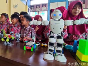 Kala Pelajar SD di Ciamis Dikenalkan Merakit Robot Sederhana