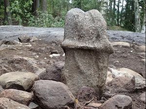 Peneliti Temukan Batu Berbentuk Penis, Diduga Berusia Ribuan Tahun