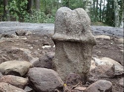 Peneliti Temukan Batu Berbentuk Penis, Diduga Berusia Ribuan Tahun