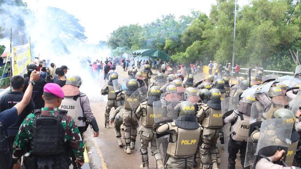Bentrok di Rempang, Batam, Kepulauan Riau.