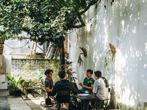 15 Rekomendasi Cafe di Bandung yang Nyaman dan Estetik 15 Rekomendasi Cafe di Bandung yang Nyaman dan Estetik