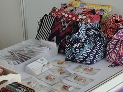 Melihat Produk UMKM CElebrASEAN 2023 di Stasiun MRT ASEAN