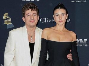 Charlie Puth Tunangan dengan Sahabat Sendiri, Cincin Lamaran Curi Perhatian