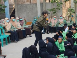 CT ARSA Beri Penyuluhan Bahaya Polusi ke Pelajar MTs Al-Gaotsiyah Jakbar