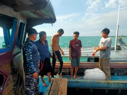 Kapal Angkut Ikan Kandas di Perairan Batam, ABK-Muatan Dievakuasi