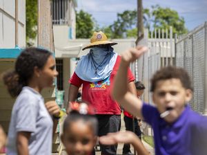 Guru-guru di Puerto Rico Protes Sekolah Mereka Tidak Punya AC Guru-guru di Puerto Rico Protes Sekolah Mereka Tidak Punya AC