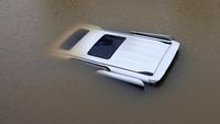 Penampakan Mobil Menyisakan Atap saat Banjir di Hong Kong
