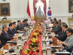 Jokowi Terima Kunjungan Presiden Korea Selatan di Istana Merdeka