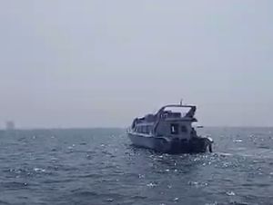 Kapal Dishub DKI Bawa 29 Penumpang Mogok Kehabisan Bensin di Kepulauan Seribu Kapal Dishub DKI Bawa 29 Penumpang Mogok Kehabisan Bensin di Kepulauan Seribu
